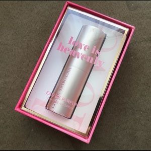Victoria’s Secret Love is Heavenly On The Go Spray